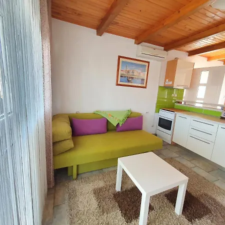 Lu Apartman Vir