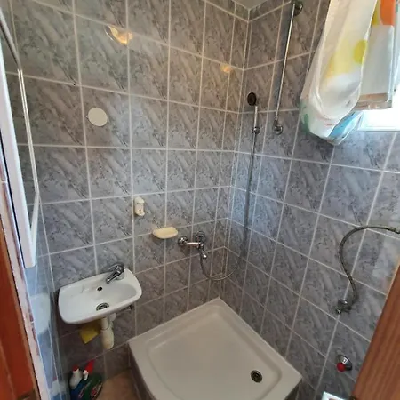 Lu Apartment Vir