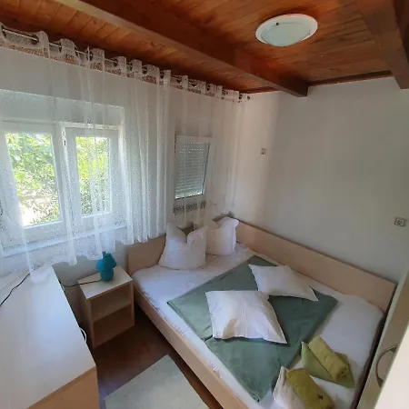 Lu Apartment Vir