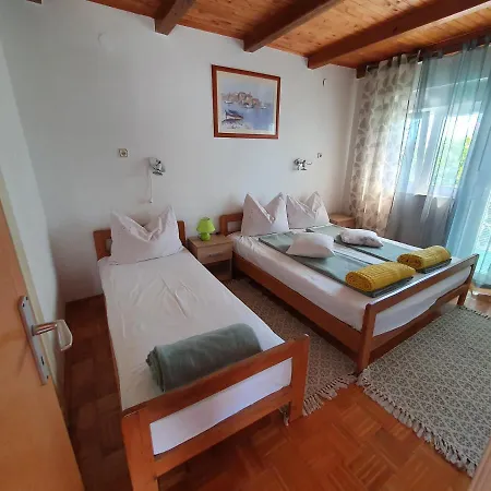 Lu Apartment Vir
